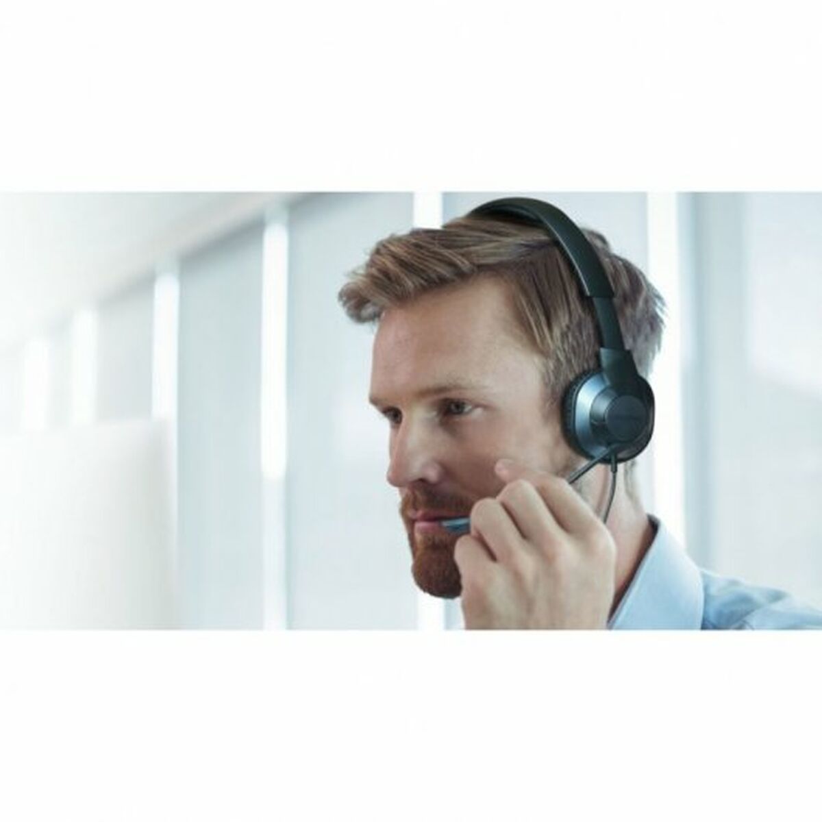 Hörlurar med Mikrofon Creative Technology HS-720 V2 Svart